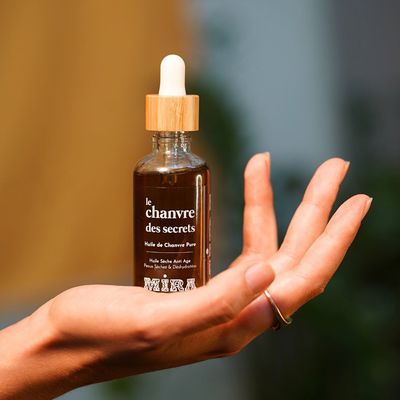huile-de-chanvre-bio-pure-vierge-pressee-a-froid 2